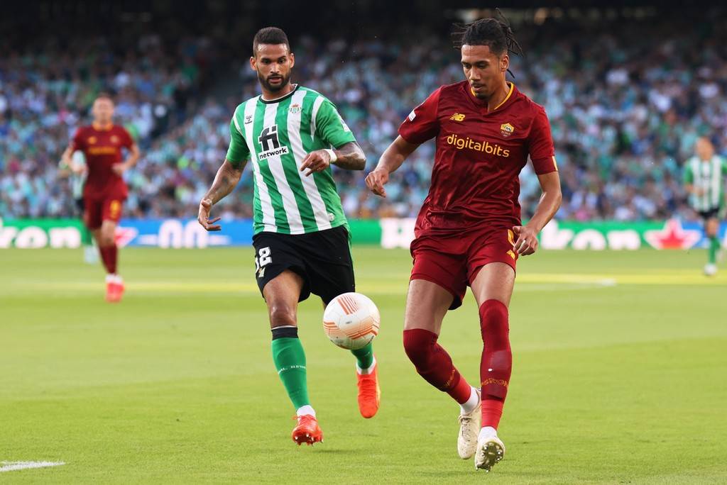 欧冠烽火中的奥林匹亚科斯：坚韧与荣耀的征程